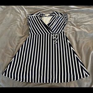 Girls cap sleeve dress Navy and White size 12